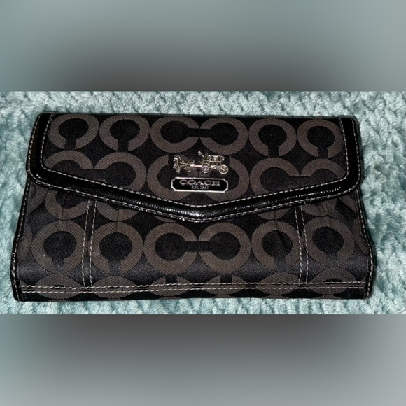 Authentic Black Logo Coach Wallet W/Credit Card Slots And Coin Case Lavender - Picture 1 of 10